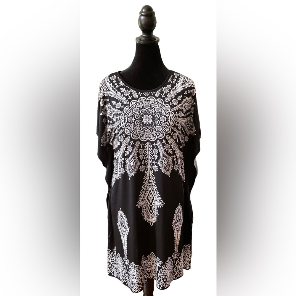 Cristina Love: Black and White Pattern Slinky Dress